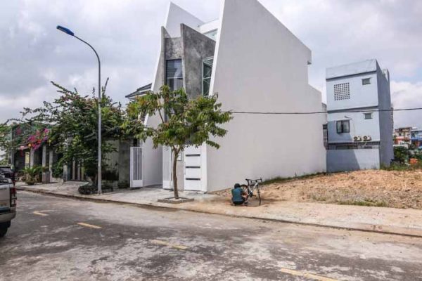 Nhà 3 tầng phòng làm việc độc đáo – phòng làm việc treo lơ lửng 1 nha 3 tang mat tien doc dao 5