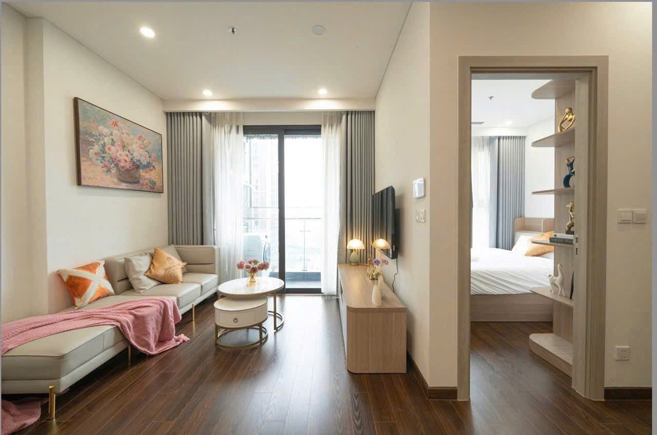 Thi Công Nội Thất Chung Cư 2 Phòng Ngủ Hiện Đại– Diện Tích 75m² Tại Yên Hòa, Cầu Giấy 9 Tổng quan phòng khách nhìn từ ngoài cửa vào