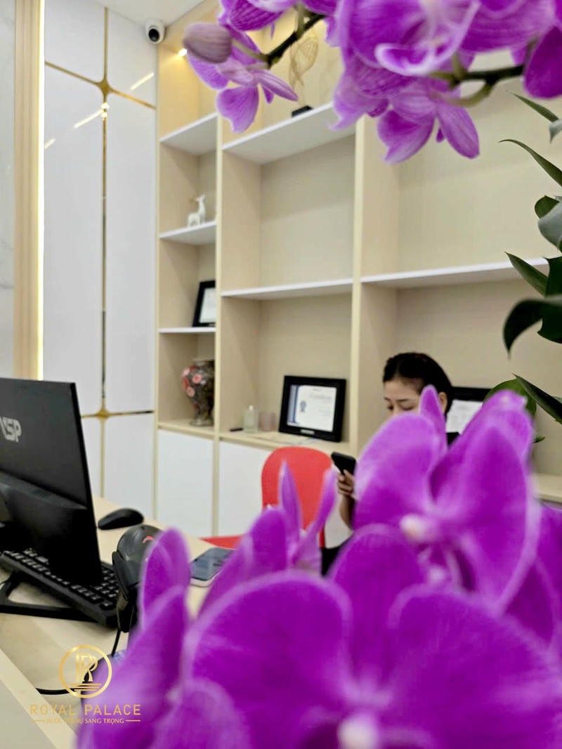 Thi Công Phòng Khám Maison Vũ – Không Gian Hiện Đại Chuẩn Y Khoa 14 Ảnh thi công phòng khám Maison Vũ khu vực lễ tân